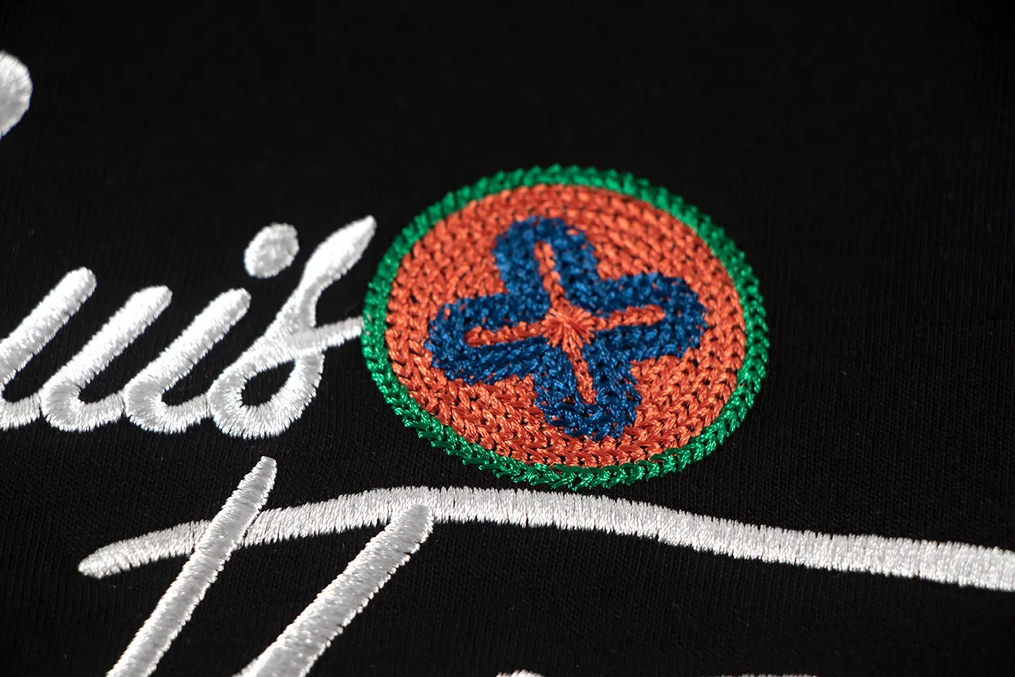 🅿️170 louis vuitto*2026 latest short-sleeved T-shirt patch embroidery Material: high version 300g double yarn combed cotton Size: S M L XL Color: black and white Style number: W2636